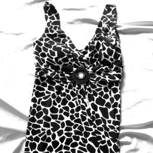 Adorable Black & White Cheetah Print Maxi Dress!👗